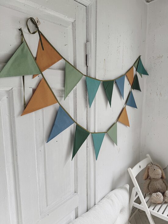 Karodziņu virtene "Medus mežā" Image 4