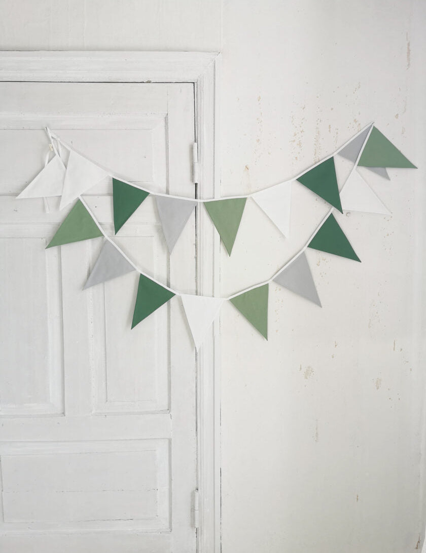 Karodziņu virtene "Zaļā pasaka" Image