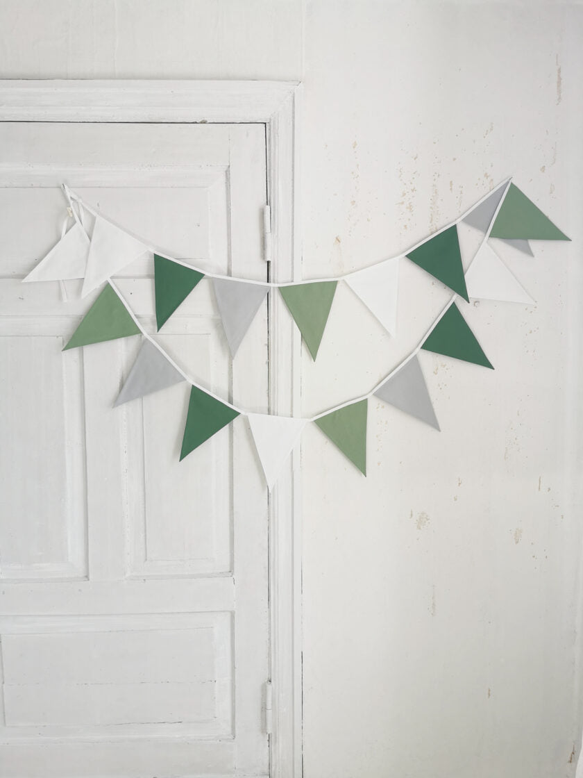 Karodziņu virtene "Zaļā pasaka" Image