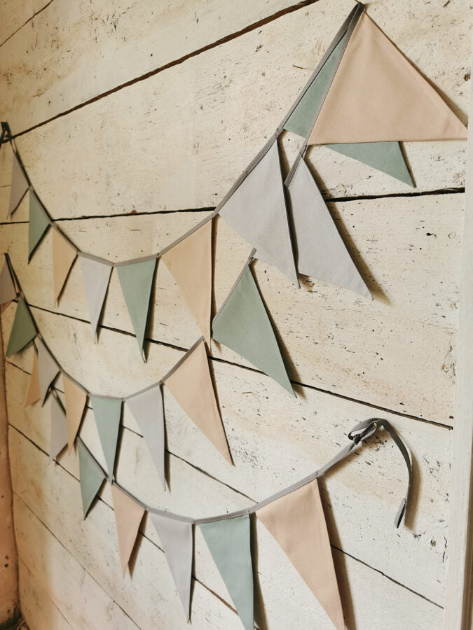 Karodziņu virtene "Uz terases" Image