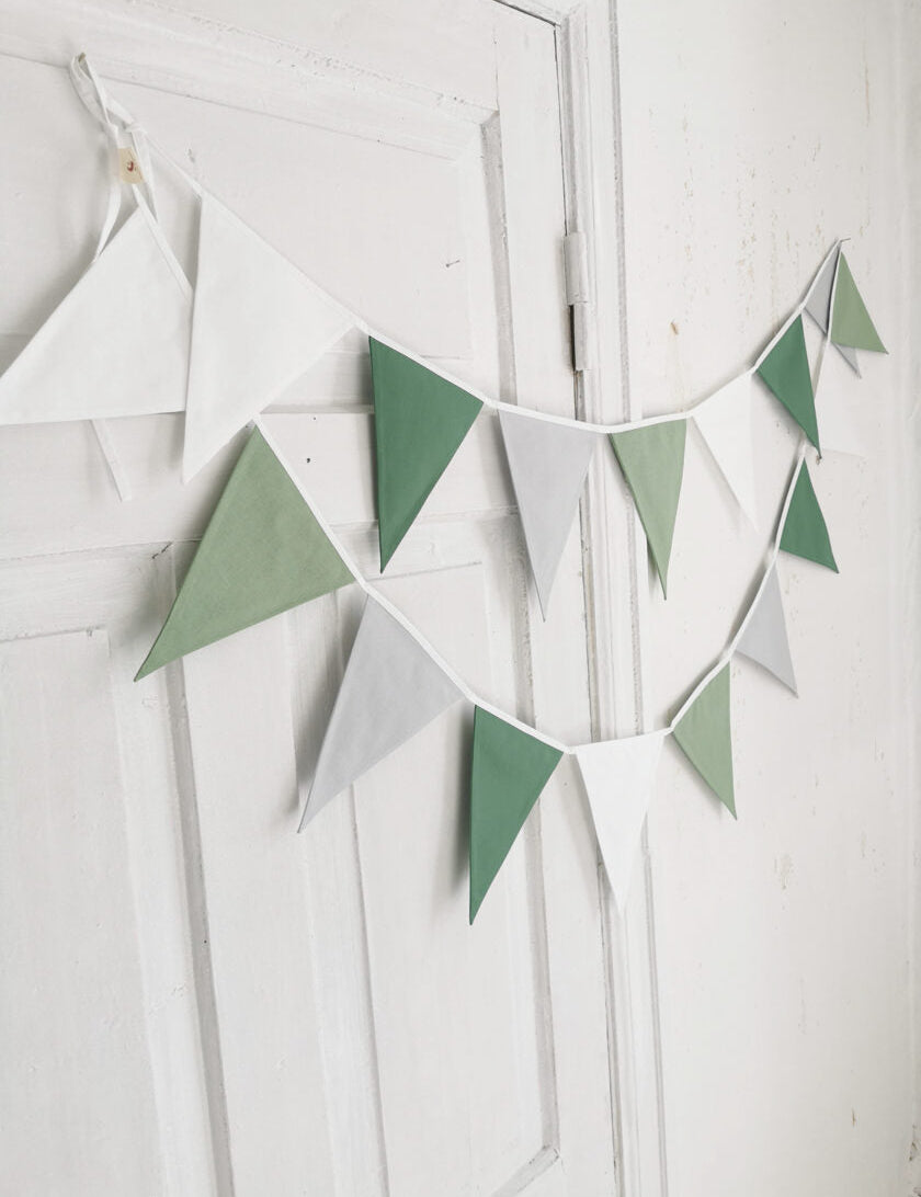 Karodziņu virtene "Zaļā pasaka" Image