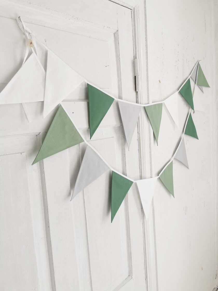 Karodziņu virtene "Zaļā pasaka" Image