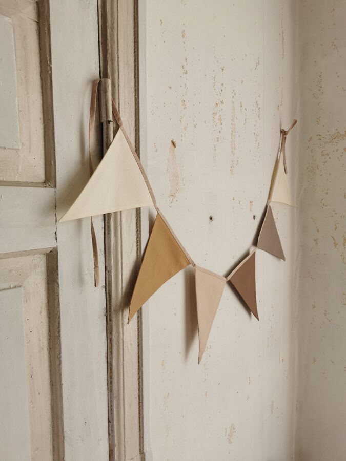 Karodziņu virtene "Zemes toņi" Image