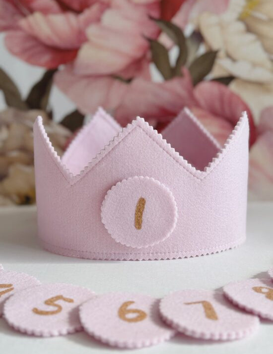 GAIŠI ROZĀ galvas kronis "Es augu" Image