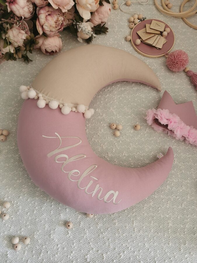 Dekoratīvs spilvens MĒNESS VECROZĀ Image