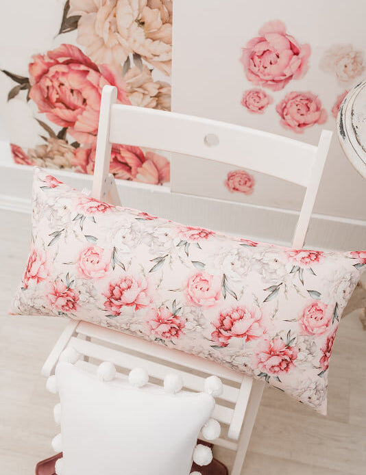 Taisnstūra dekoratīvs spilvens "Peonijās" Image