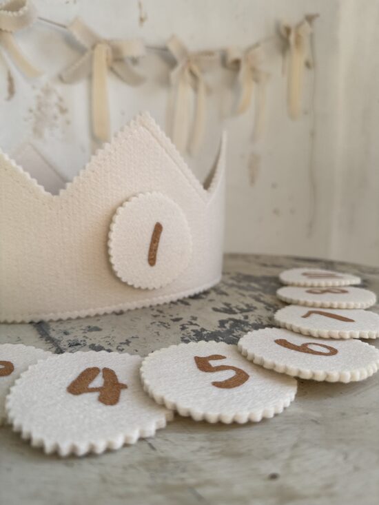 GAIŠI BĒŠS galvas kronis "Es augu" Image 2