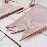 Karodziņu virtene "Mežģīņu raksts" Image 2