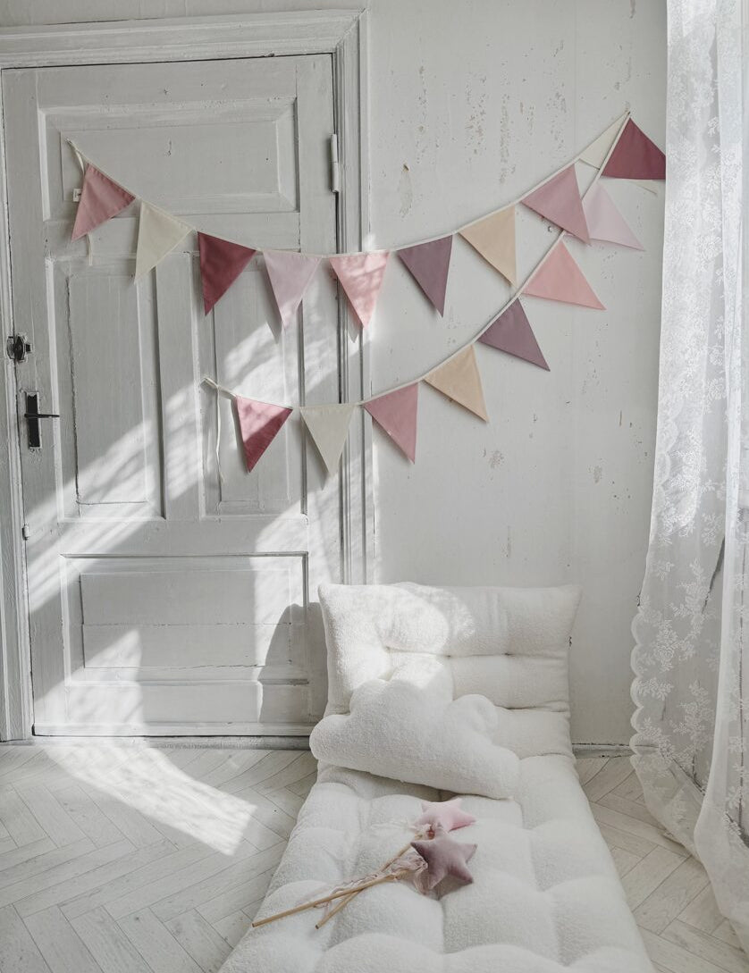 Karodziņu virtene "Uzaicinājums uz svinībām" Image