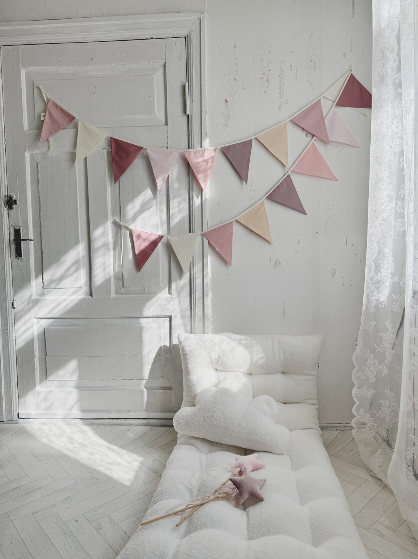 Karodziņu virtene "Uzaicinājums uz svinībām" Image