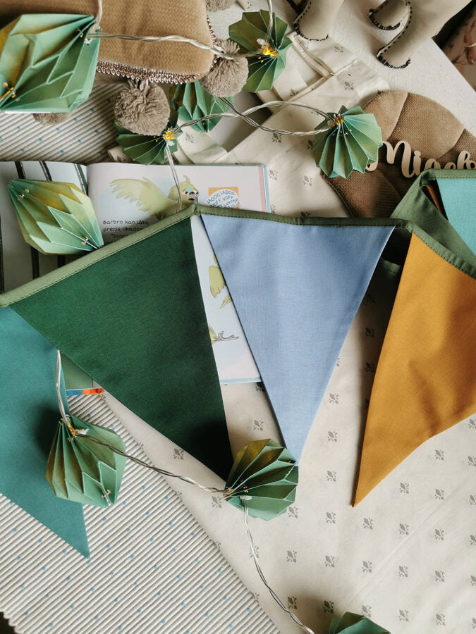 Karodziņu virtene "Medus mežā" Image 3