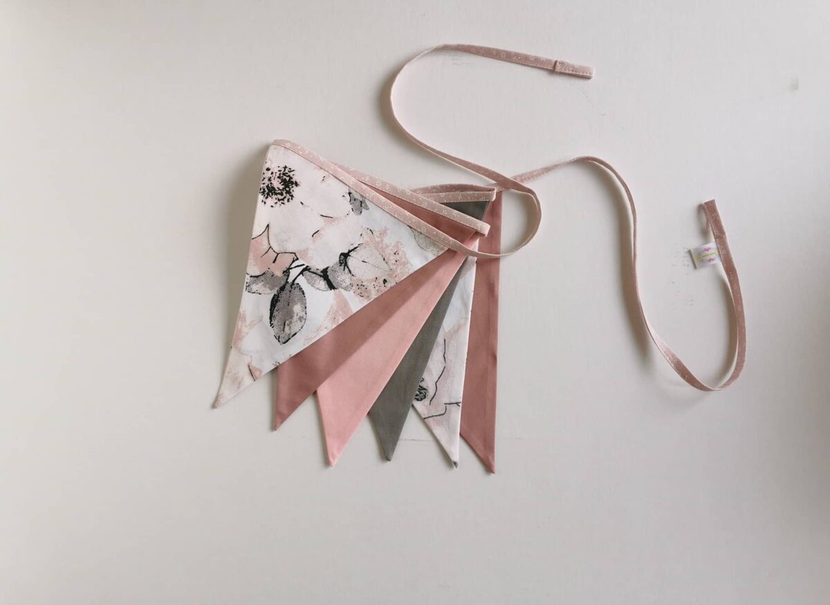 Karodziņu virtene "Ziedu dūmaka" Image