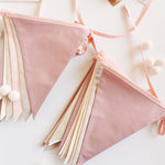 Karodziņu virtene "Kaut kur starp zefīriem" Image 5