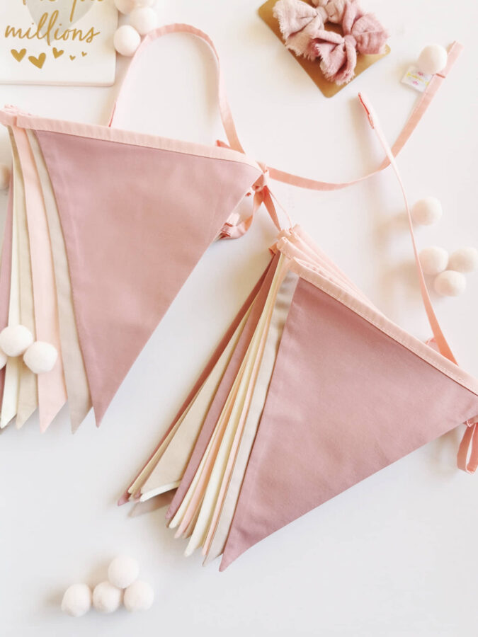 Karodziņu virtene "Kaut kur starp zefīriem" Image 5