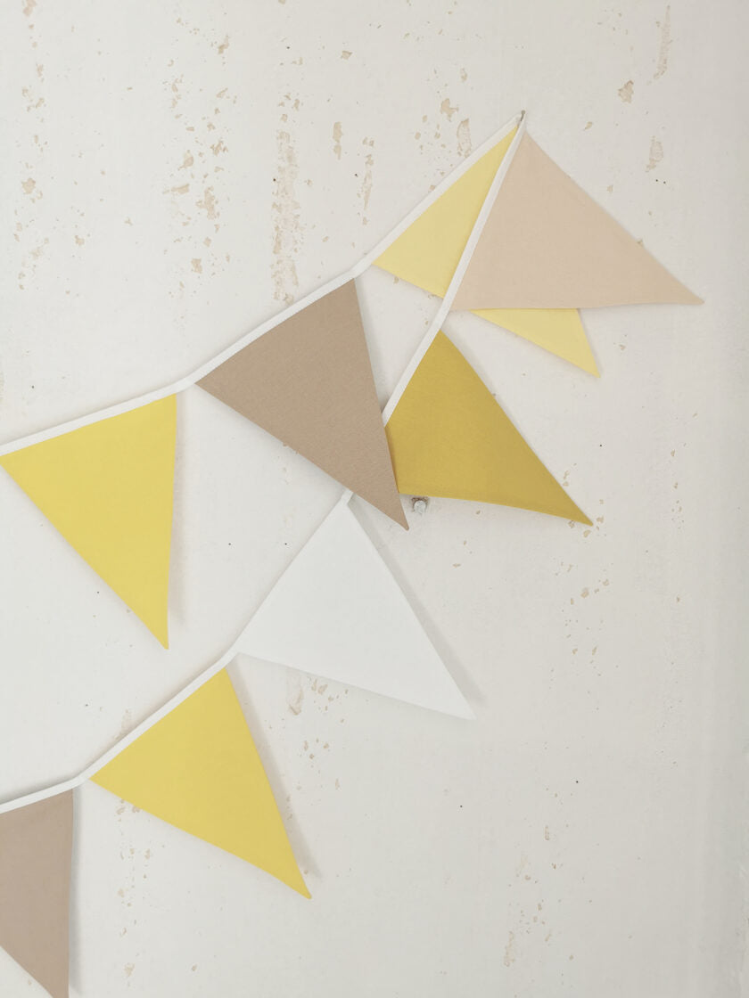 Karodziņu virtene "Kad mākoņi ar sauli spēlējas" Image 3