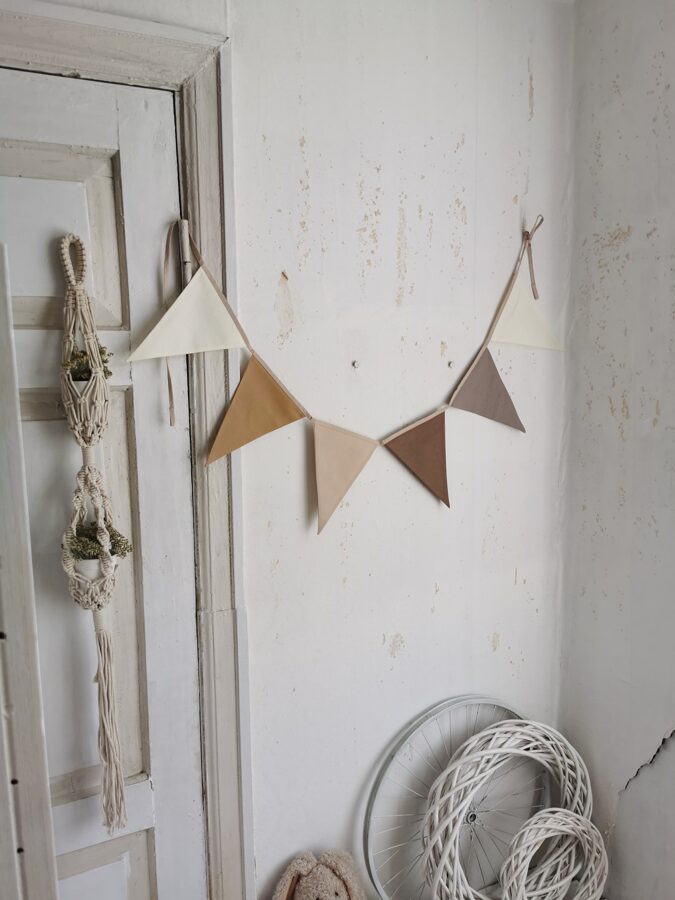 Karodziņu virtene "Zemes toņi" Image