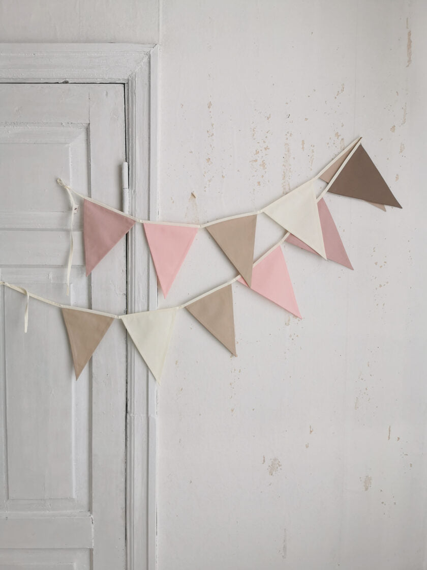 Karodziņu virtene "Puķu vārti" Image