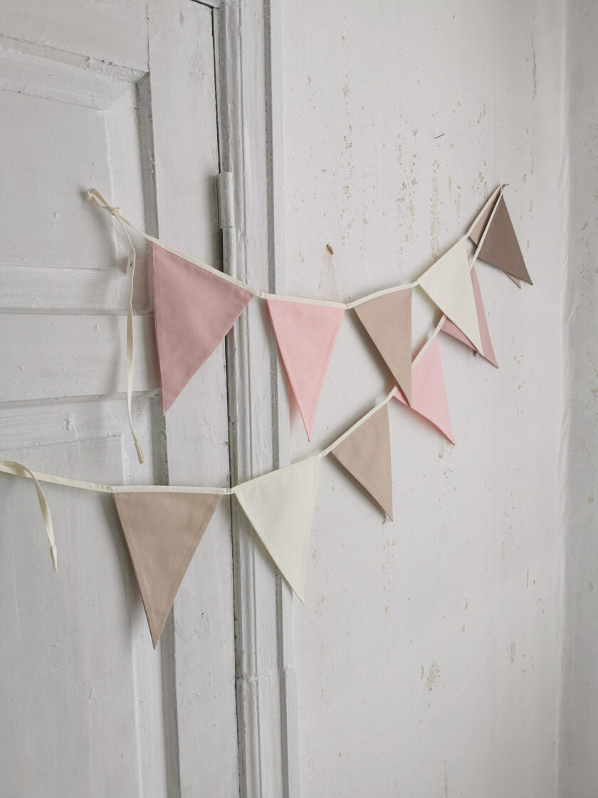 Karodziņu virtene "Puķu vārti" Image