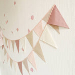 Karodziņu virtene "Kaut kur starp zefīriem" Image