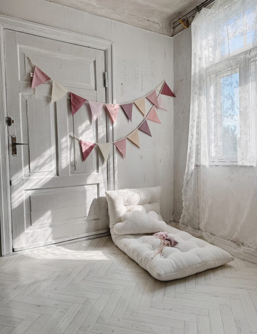 Karodziņu virtene "Uzaicinājums uz svinībām" Image