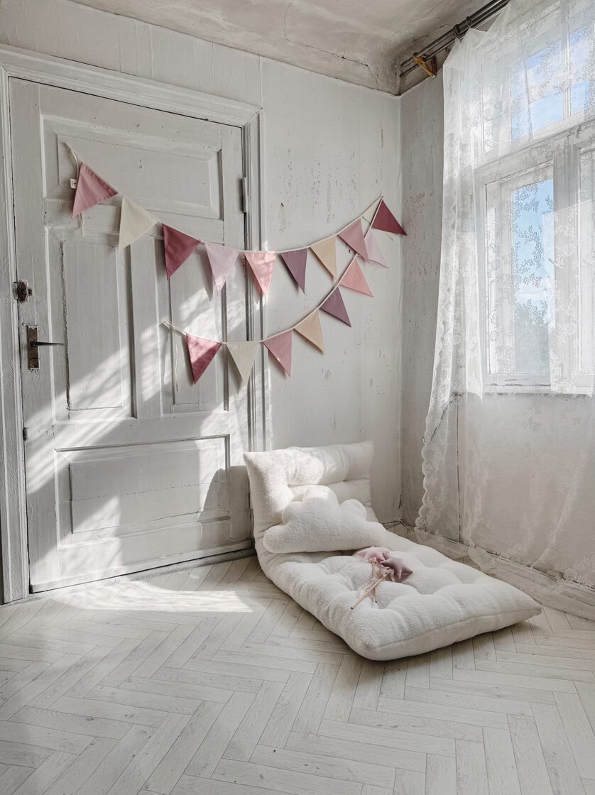 Karodziņu virtene "Uzaicinājums uz svinībām" Image