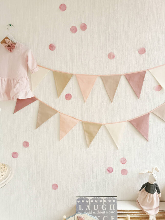 Karodziņu virtene "Kaut kur starp zefīriem" Image 2